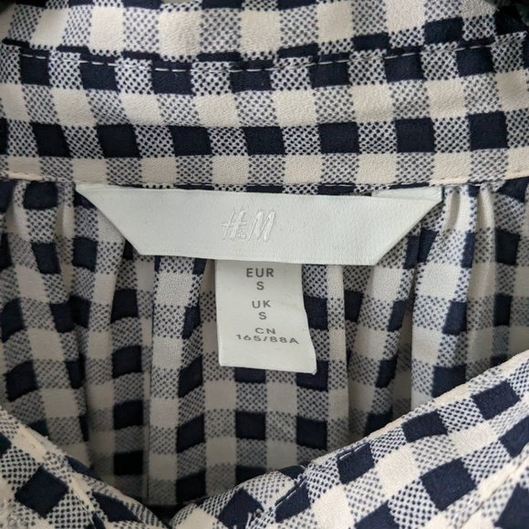 Cute H&M Shirt - Picture 3 of 3